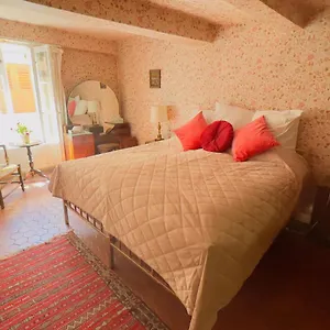 https://la-chambre-rose-dans-la-plaza-dutourtour-var.fr-provencehotel.com